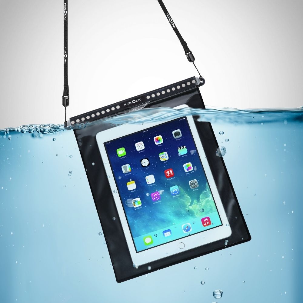 Fidlock Hermetic Dry Bag Mega submerged in water
