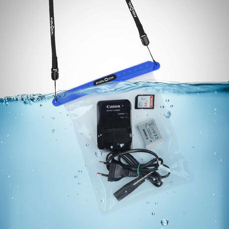 Fidlock Waterproof Phone Case Maxi blue transparent submerged in water