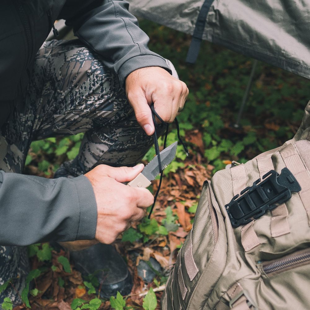 Gear Aid Kotu Tanto Survival Knife cutting cord